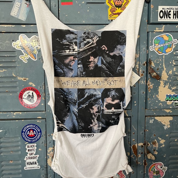 Call of Duty Remastered Hand-cut T-shirt - Picture 1 of 5